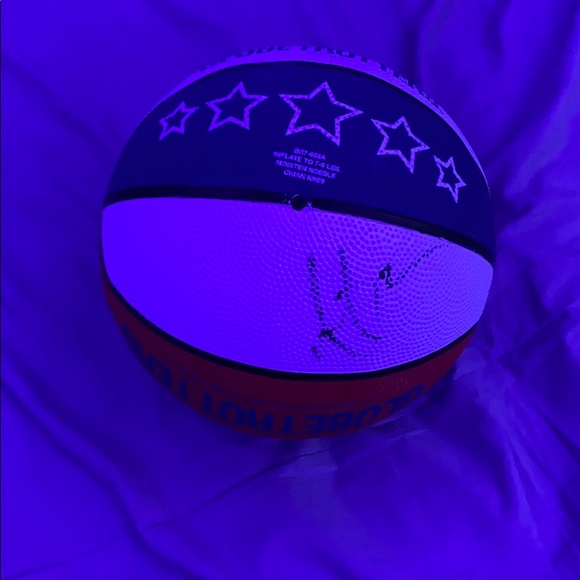Signed Globe Trotters basketball - Picture 3 of 3